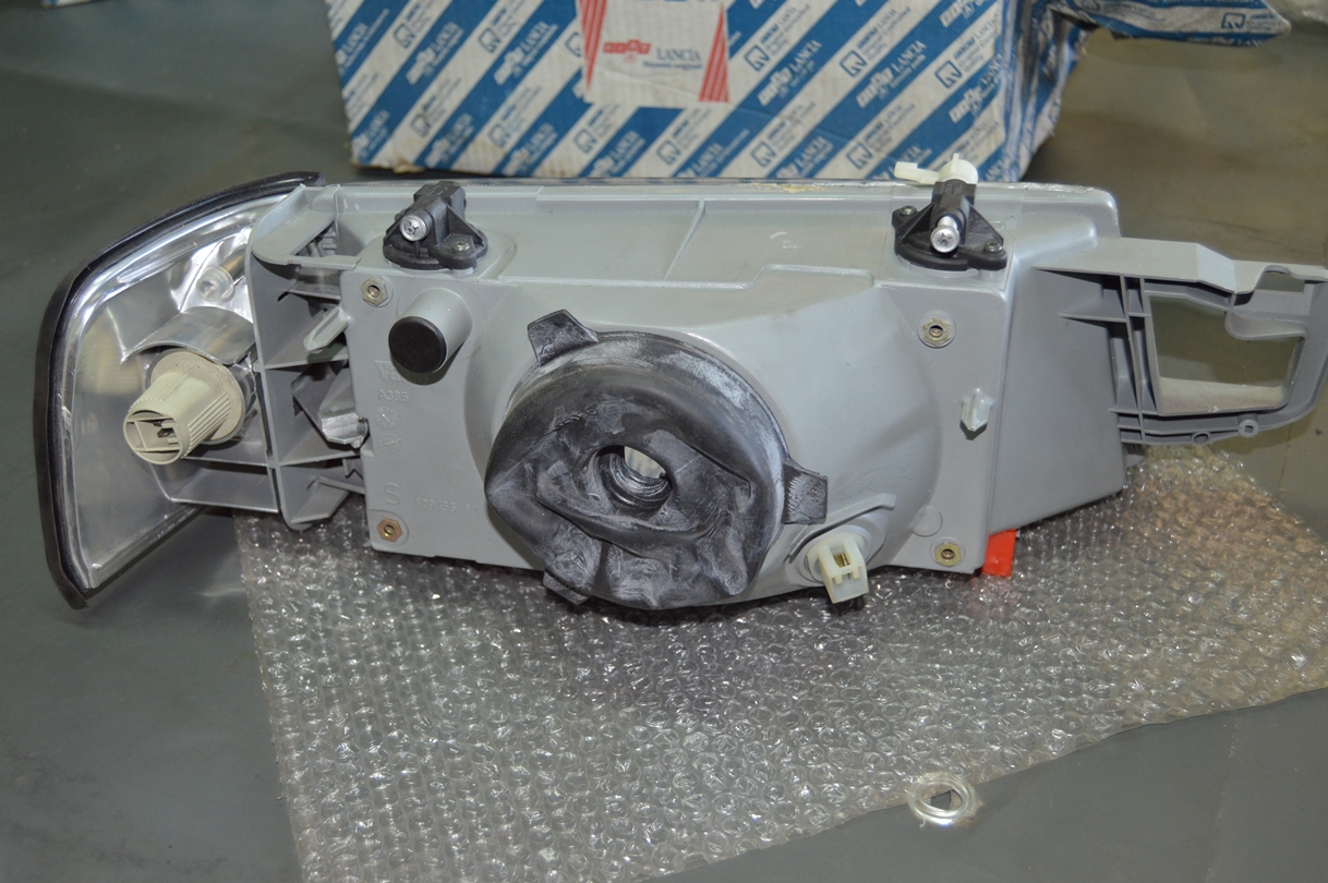 Ref: 7743120 Faro Izquierdo – Fiat Tempra 1.6 NUEVO