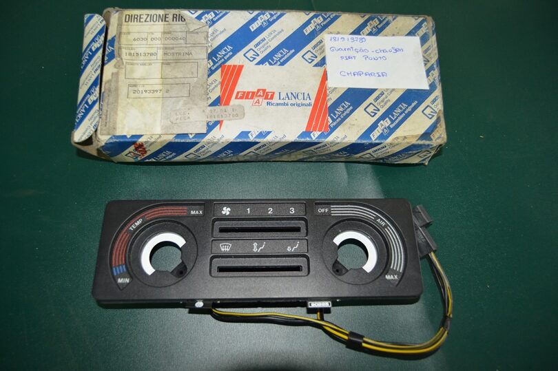 Ref: 181513780 Moldura Climatizador – FIAT UNO NUEVO