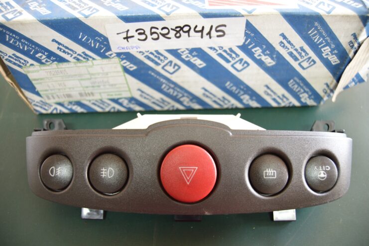 Ref: 735289415 Interruptor Central – Fiat Punto NUEVO