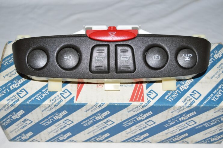 Ref: 735359889 Panel De Plástico Central Multifunciones Delantero – Fiat Punto (2003-2010) NUEVO