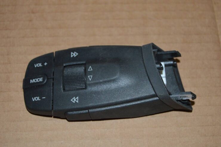 Ref: HW07SW01 Mando Sistema Audio Seat Ibiza IV (2008-2013)