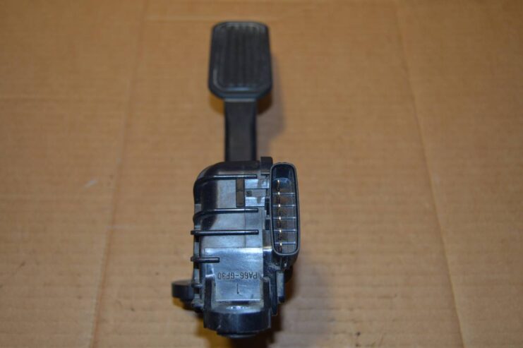 Ref: 78120-60350 Pedal Acelerador Toyota Land Cruiser 120 (2003-2009) – Lexus GX470 (2003-2009)