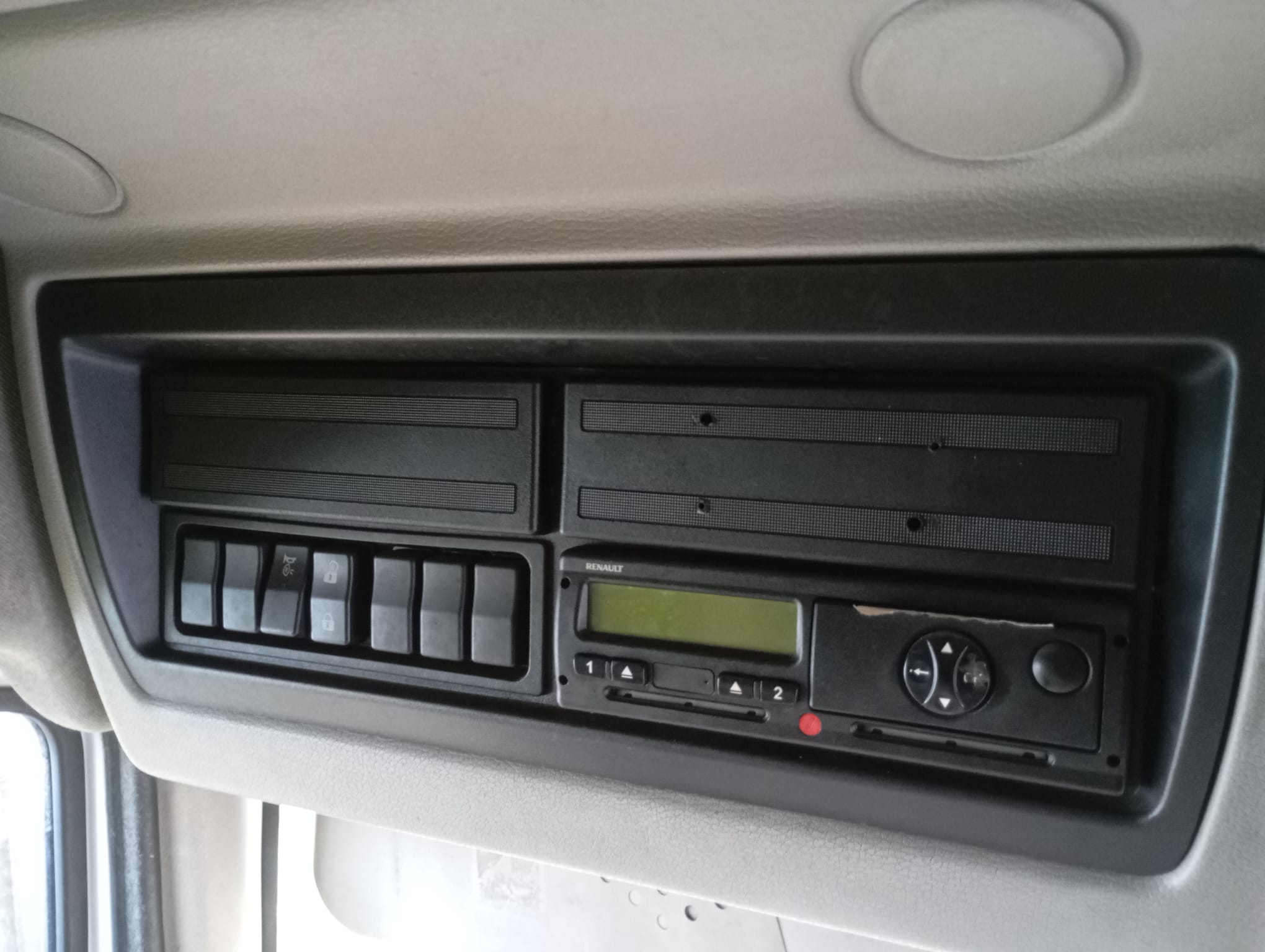 Camião – Renault Midlum Plataforma Elevadora