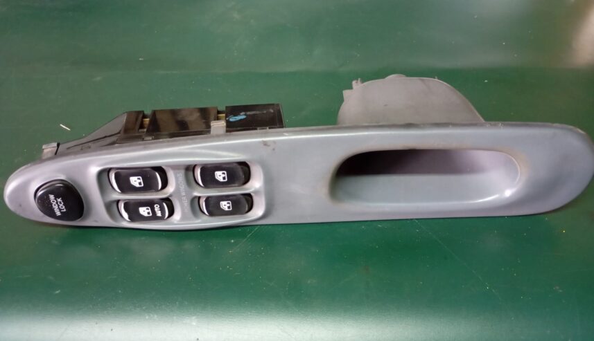 Ref: 9357029550 Interruptor eléctrico Delantero Izquierdo – Hyundai Elantra  USADO