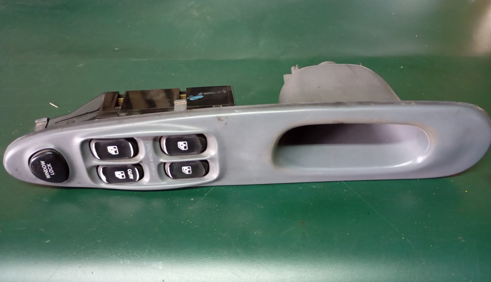 Ref: 9357029550 Interruptor eléctrico Delantero Izquierdo – Hyundai Elantra  USADO