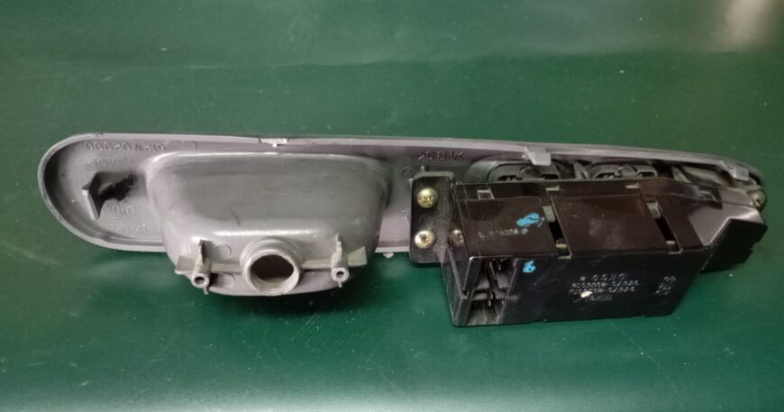 Ref: 9357029550 Interruptor eléctrico Delantero Izquierdo – Hyundai Elantra  USADO