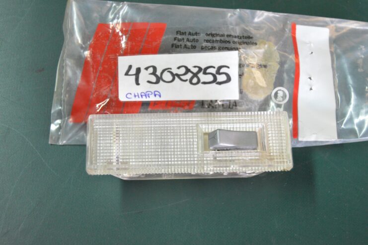 Ref: 4302855 Plafonier Luz Interna – Fiat 128 NUEVO