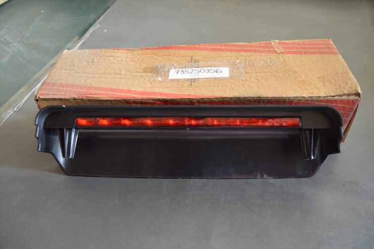 Ref: 735250356 Luz De Freno Trasera – Fiat Strada NOVO