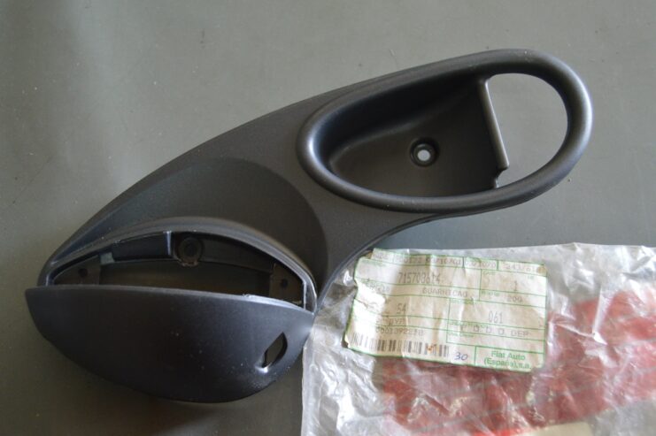 Ref: 715708614 Moldura Manija Puerta Delantera Derecha – Fiat  NUEVO