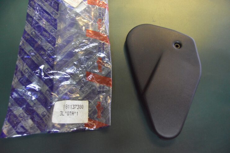 Ref: 181137680 Embellecedor Asiento Delantero Izquierdo – Fiat, Lancia, Alfa 155 NUEVO