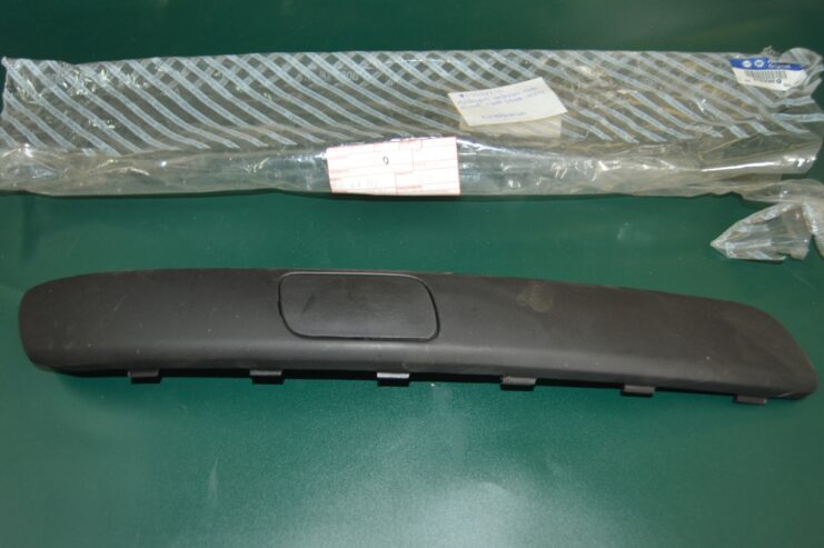 Ref: 735358810 Moldura Para-choque Delantero Derecho – Fiat Idea NUEVO