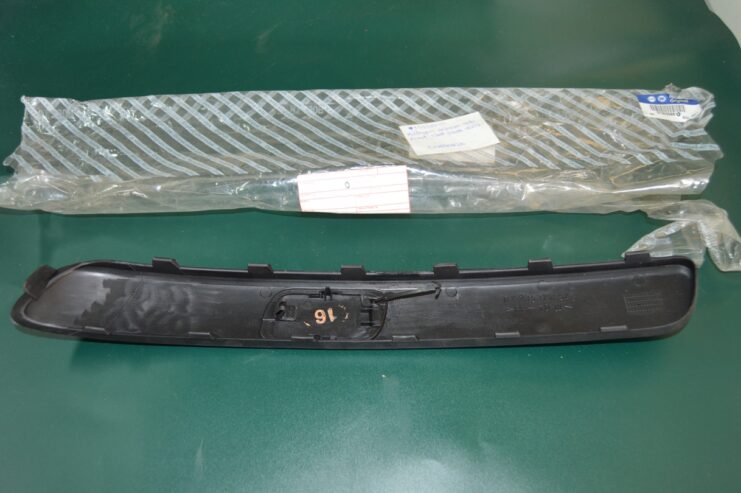 Ref: 735358810 Moldura Para-choque Delantero Derecho – Fiat Idea NUEVO